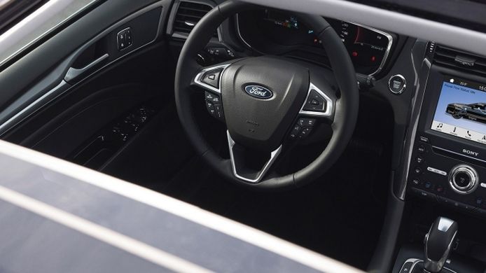 Ford Mondeo Hybrid - interior