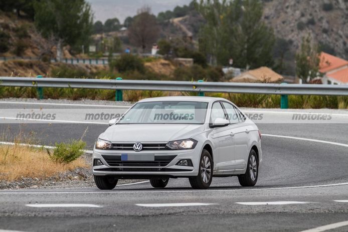 El Volkswagen Virtus es cazado en Europa, ¿qué cambios recibirá este Polo Sedán?
