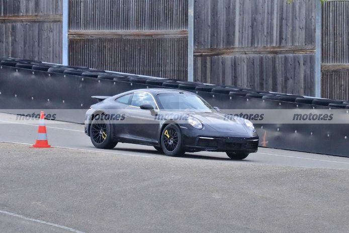 Nuevas fotos espía del Porsche 911 Safari, aparece una mula con una configuración inédita