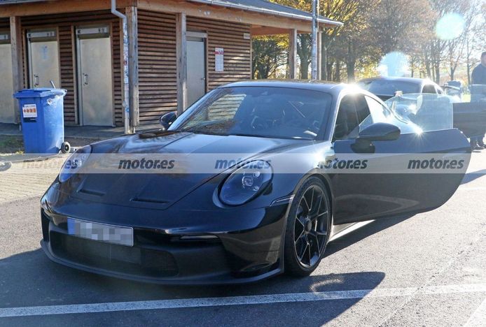 Nuevas fotos espía muestran al Porsche 911 GT3 2021 junto al Cayman GT4 RS 