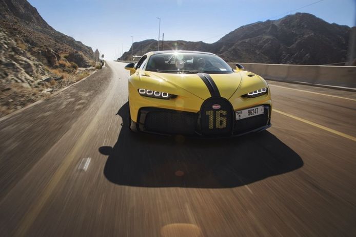 El Bugatti Chiron Pur Sport demuestra su agilidad en Dubai con un nuevo color