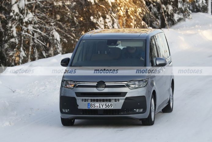 El Volkswagen T7 Multivan regresa a las pruebas de invierno prácticamente destapado