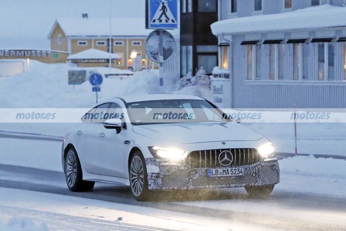 El nuevo Mercedes-AMG GT 73 e Berlina, avistado en fotos espía en Suecia