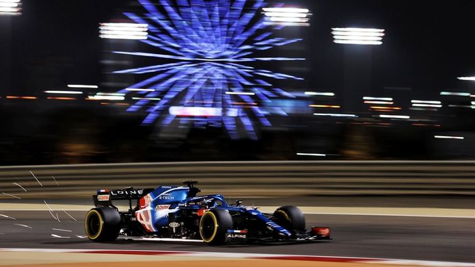 Alpine deja dudas en el debut de Alonso: «Hay que mejorar, pero estoy contento»