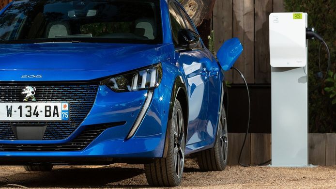 Stellantis pone el punto de mira en los coches eléctricos