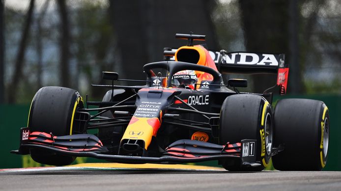 Verstappen se hace con una victoria de prestigio sobre Hamilton en Imola