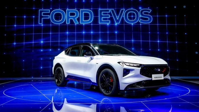 El Ford Evos llega como un deportivo sedán crossoverizado con una pantalla gigante