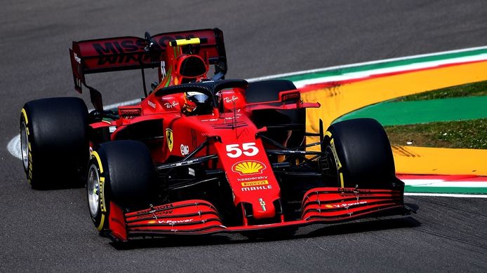 Sainz ya 'juega' con los grandes en Ferrari: «Hoy tocaba atacar y ha salido bien»