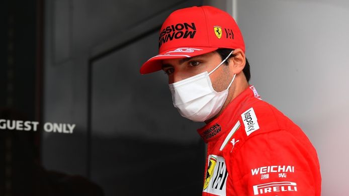 Sainz: «No soy más lento que Leclerc en ninguna curva, pero tengo que juntar la vuelta»