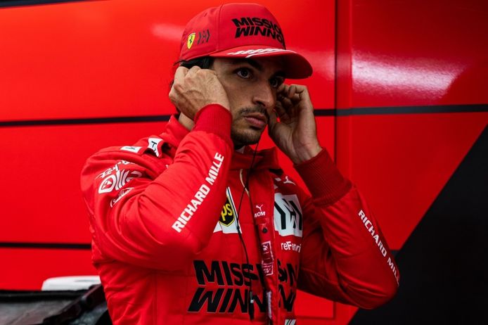 Sainz, ‘uno di noi’ en Ferrari: «Hablo con Elkann mucho más de lo que esperaba»