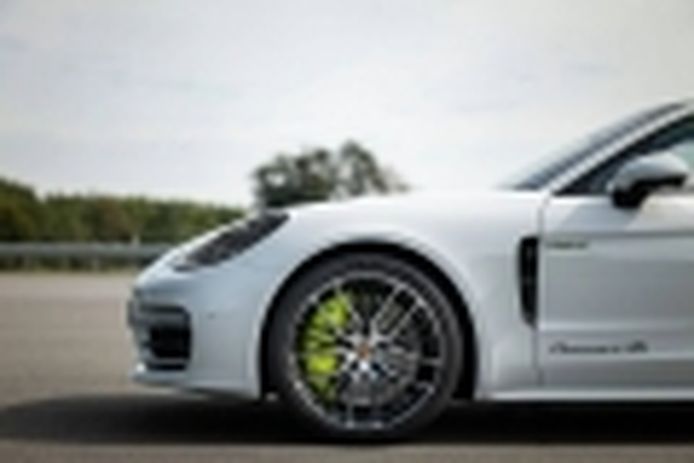 El segundo Porsche Panamera Facelift allana el camino al Panamera Eléctrico 2024