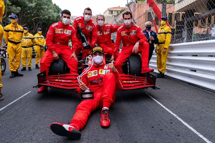 Sainz mantiene la calma: «La lucha de Ferrari es más con McLaren que con Red Bull»