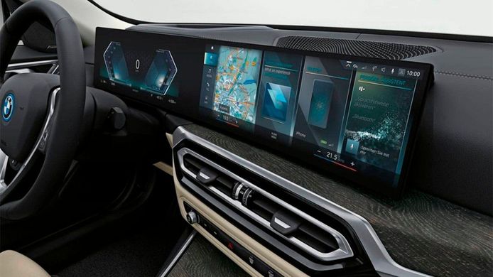 BMW i4 - interior