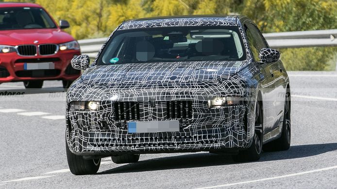 El nuevo BMW Serie 7 2023 es cazado a su paso por el sur de Europa