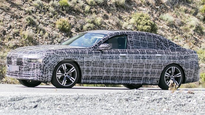 Foto espía BMW Serie 7 2023 - exterior