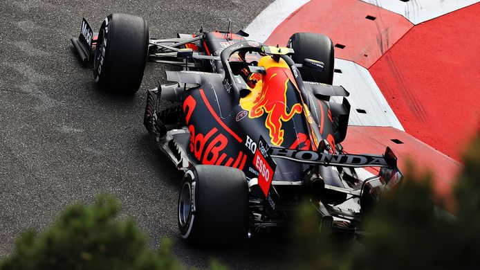 Sergio Pérez se encuentra su primera victoria con Red Bull en un final de locos