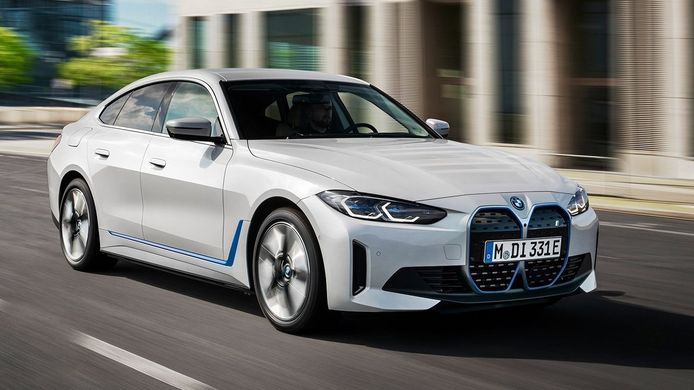 El nuevo BMW i4, un coche eléctrico con hasta 590 km de autonomía, ya tiene precios