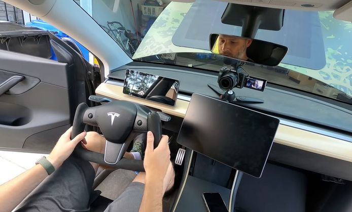 Los Tesla Model 3/Y ya pueden montar el volante aeronáutico del Model S 2021