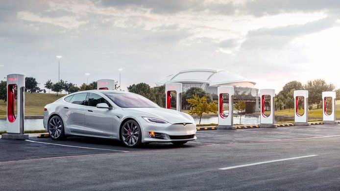 Tesla abrirá su red de Supercargadores al resto de coches eléctricos