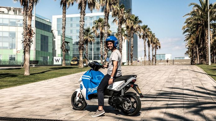Las motos eléctricas de Cityscoot se integran con la app de Uber en Barcelona