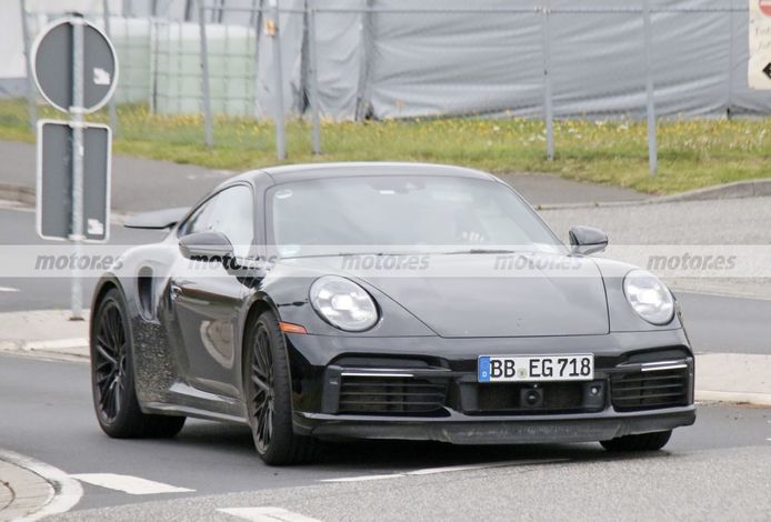 Nuevas fotos espía del Porsche 911 Turbo Hybrid que llegará en 2023