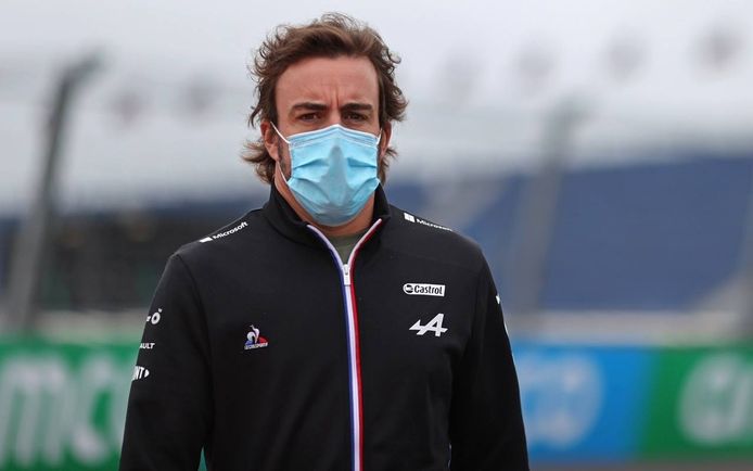 Alonso despide a Kimi: «Duro de adelantar, pero de la vieja escuela, sin trucos»