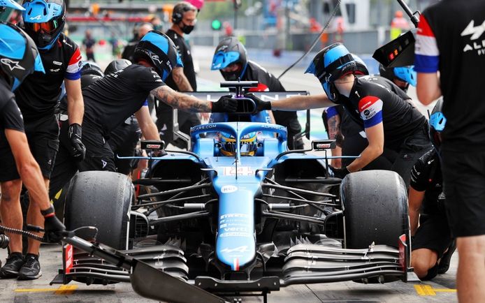 Alonso presume de Alpine: «No tenemos el coche más rápido, pero sí el mejor equipo»