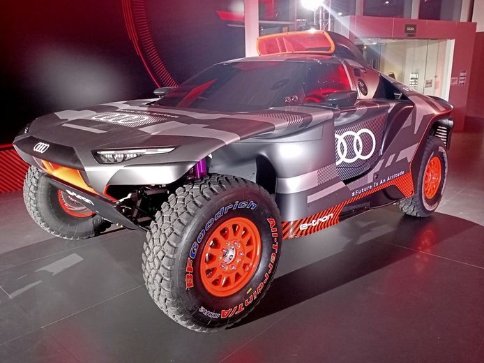 Audi presenta el RS Q e-tron de Carlos Sainz para el Dakar 2022