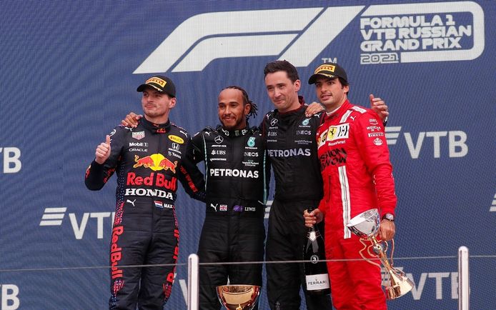 Un espectacular Sainz consigue su quinto podio en Sochi: «Una carrera increíble»