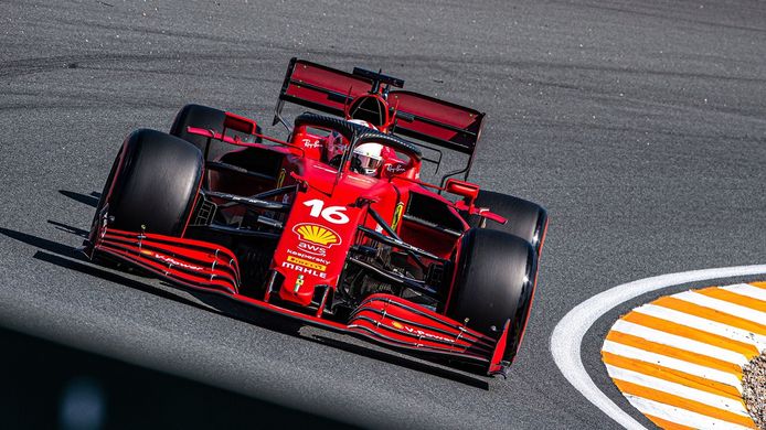 Ferrari toma la delantera en Zandvoort, con Verstappen tapado y Hamilton averiado