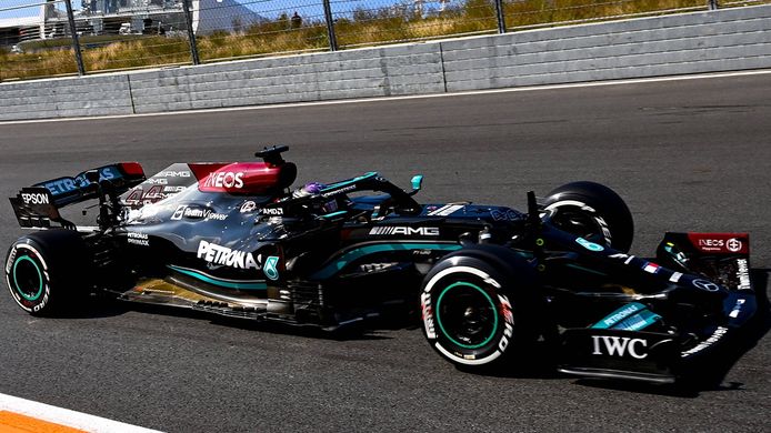 Hamilton reestrena Zandvoort con el mejor crono en una sesión con sustos e incidentes