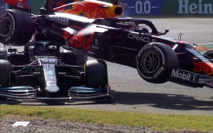 Hamilton vs. Verstappen: el vídeo de un duelo que en otros tiempos pudo ser trágico