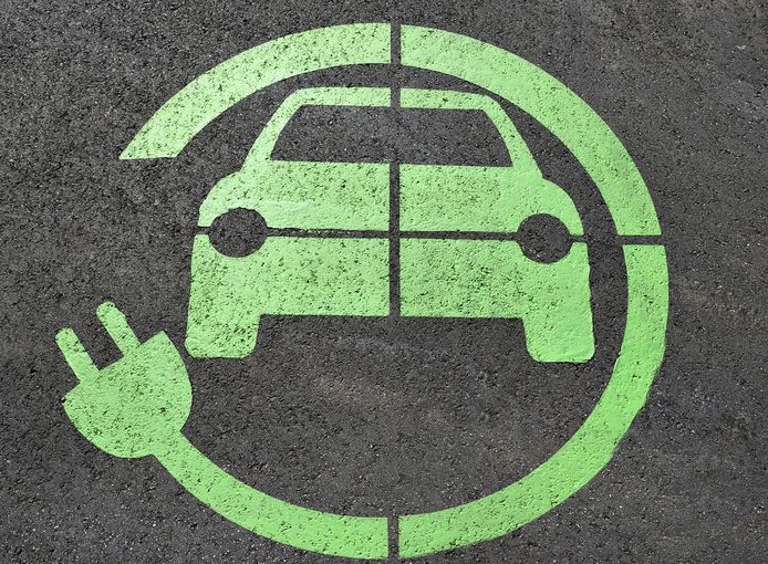 El coche eléctrico sigue compensando con la subida de la luz, ¿pero cuánto?
