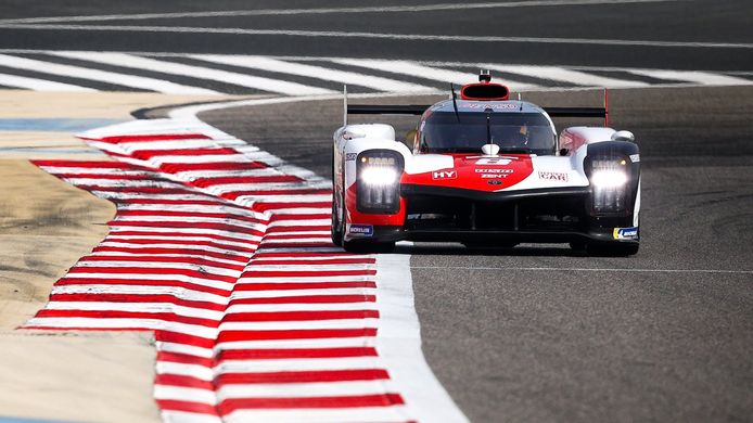 Hartley supera a Kobayashi y logra la pole para el Toyota #8 en Bahrein