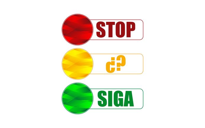 ¿Es cierto que pueden multarte por pasar con el semáforo en ámbar a rojo?
