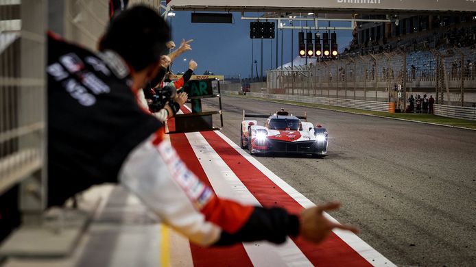 Los pilotos del Toyota #7 rozan el título tras ganar las 6 Horas de Bahrein