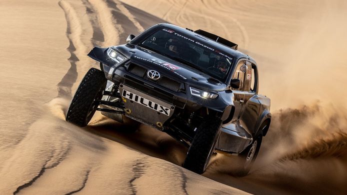 Glyn Hall, jefe de Toyota: «La nueva normativa puede transformar el Dakar»