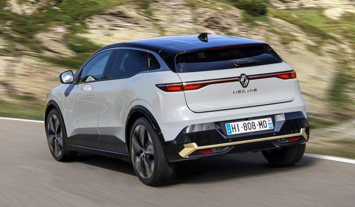El Renault Mégane E-Tech Electric añadirá carga rápida a la batería de 40 kWh