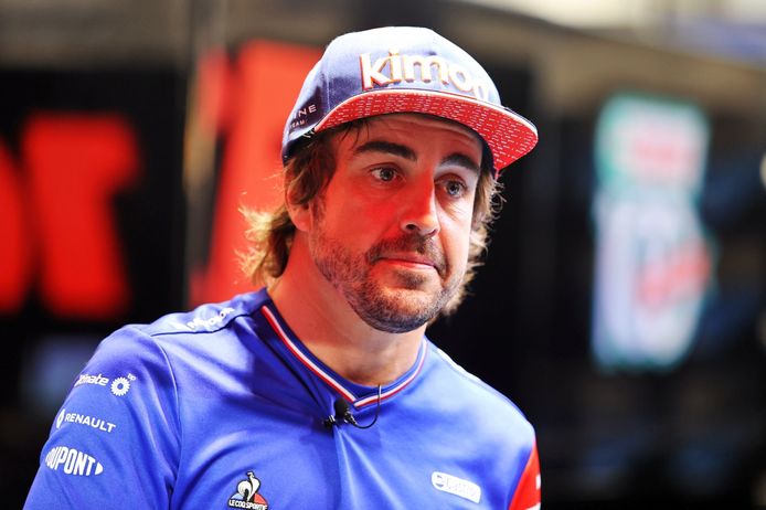 Alonso aplaude los cambios en Yas Marina: «Estaba claro que adelantar aquí es difícil»