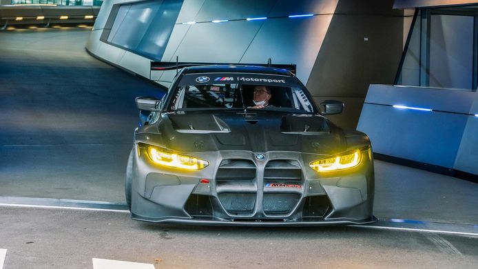 BMW Motorsport presume de BMW M4 GT3 con la primera entrega a un cliente