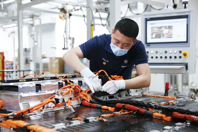 China recula en su proteccionismo y facilita la implantación de fabricantes extranjeros en 2022