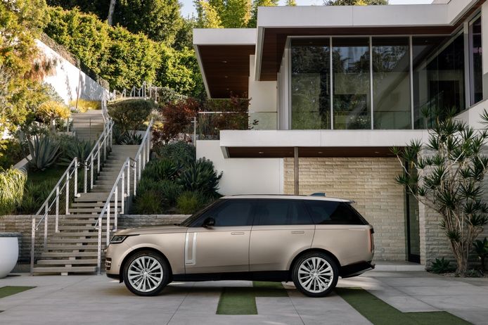 Contact Range Rover 2022, exquisite in all its facets