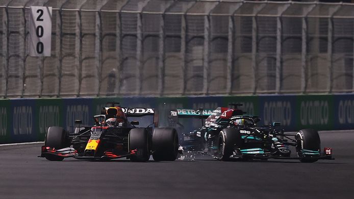 Hamilton vs. Verstappen, una guerra al rojo vivo: «Es lo que hay»