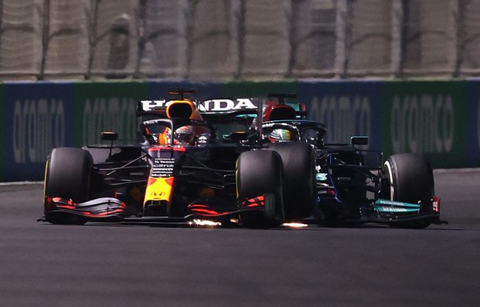 La telemetría ha hablado: la FIA sanciona a Verstappen por frenar «repentinamente»