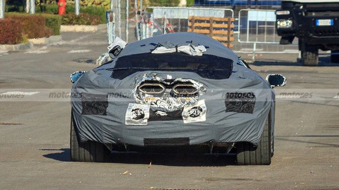 Escucha al sustituto del Lamborghini Aventador 2023 en este video espía