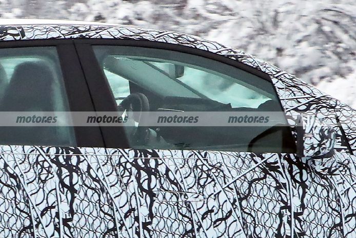Fotos espía Mercedes EQE SUV 2023 en las pruebas de invierno