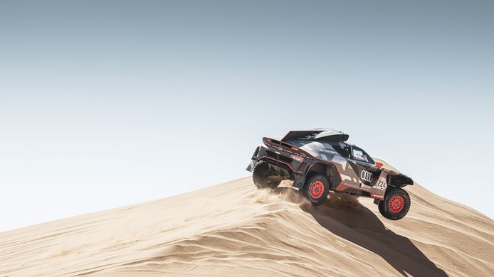 Audi vive su primer día mágico en el Dakar, incluso sin la sanción de Loeb