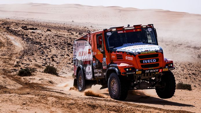 Buena ración de dunas en una larga y dura octava etapa del Dakar