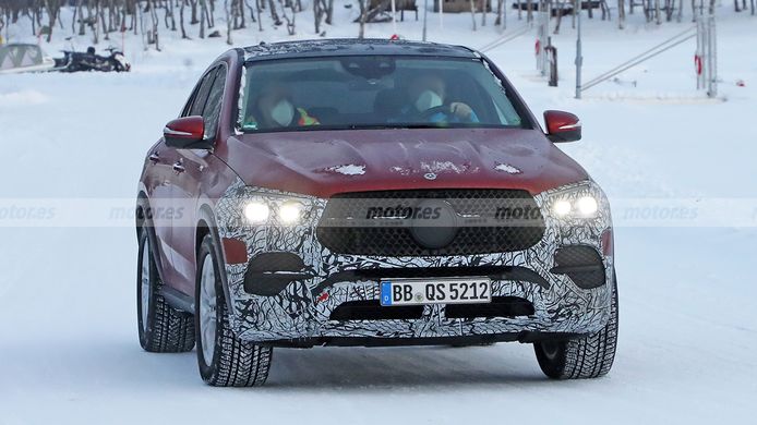 Mercedes GLE Coupé 2023 - foto espía frontal