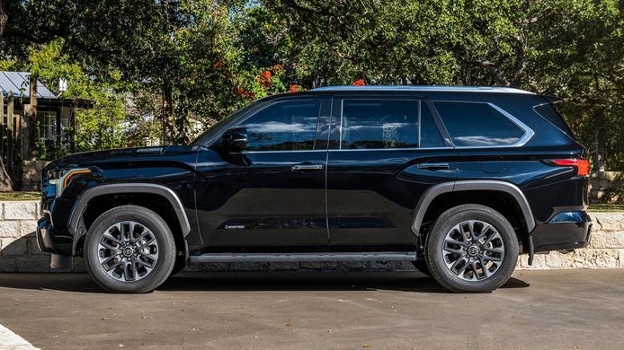 Toyota Sequoia 2023 - lateral